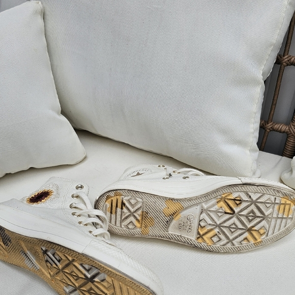 White High-Top Canvas Sneakers with Sunflower Embroidery - Picture 3 of 6